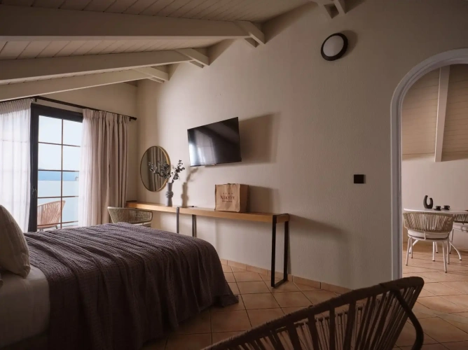 Executive Suite with pool view