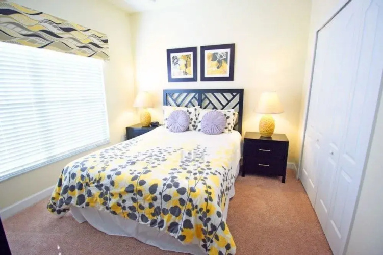 5 Bedrooms townhouse by RedAwning