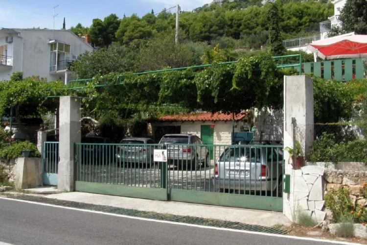 Apartment Kira - 20m from beach