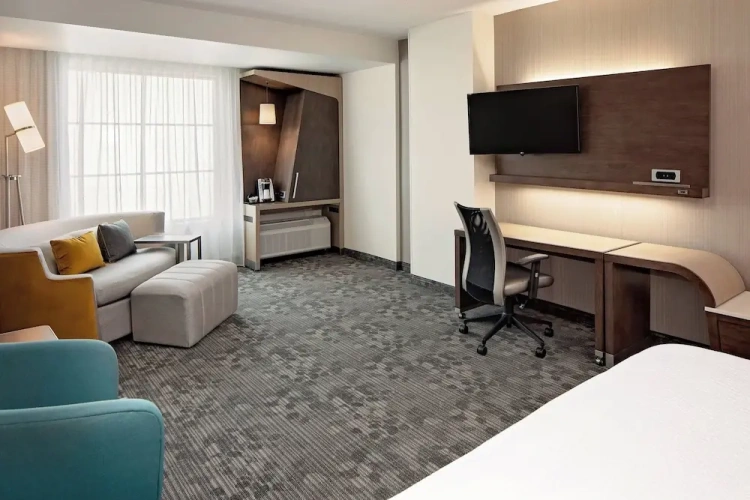 Standard Double room with city view