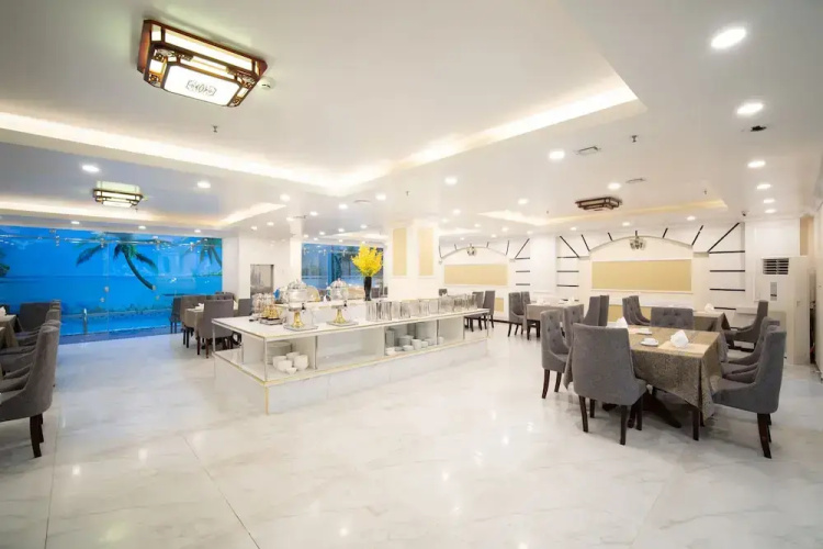 Me Q Beach Hotel & Apartment