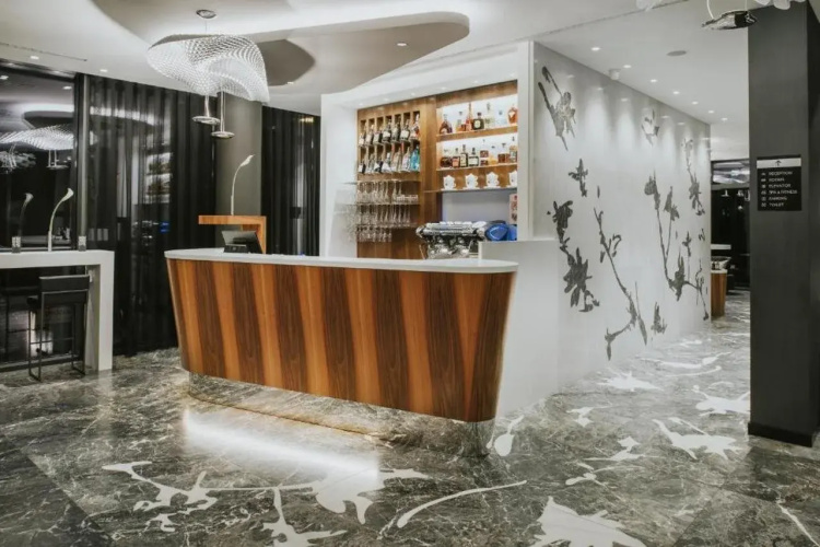 Hotel Ani