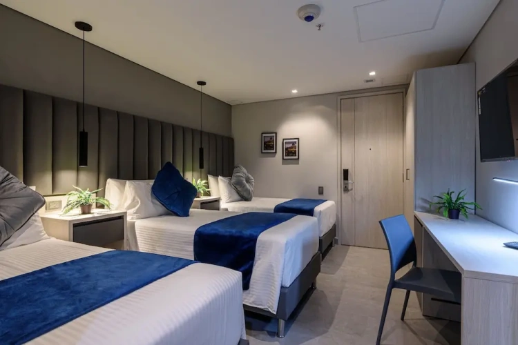 Standard Triple room