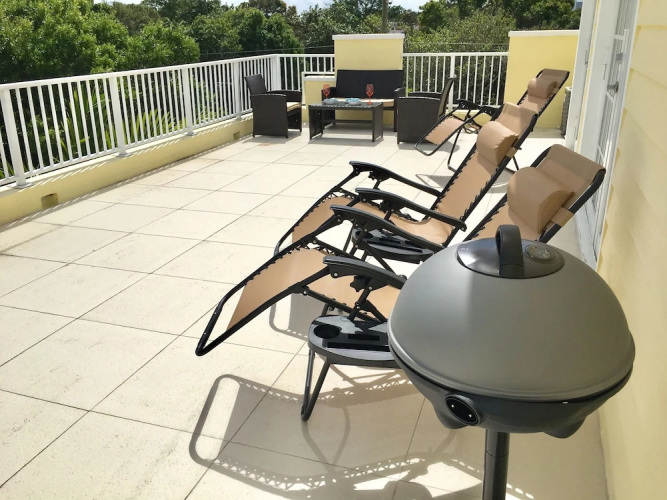 4BR Townhouse 320 by Ideal Experience VR