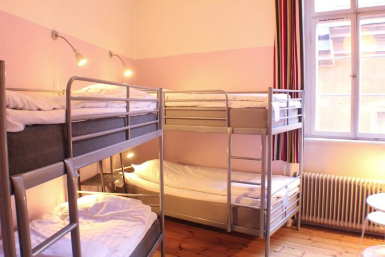 Castanea Old Town Hostel