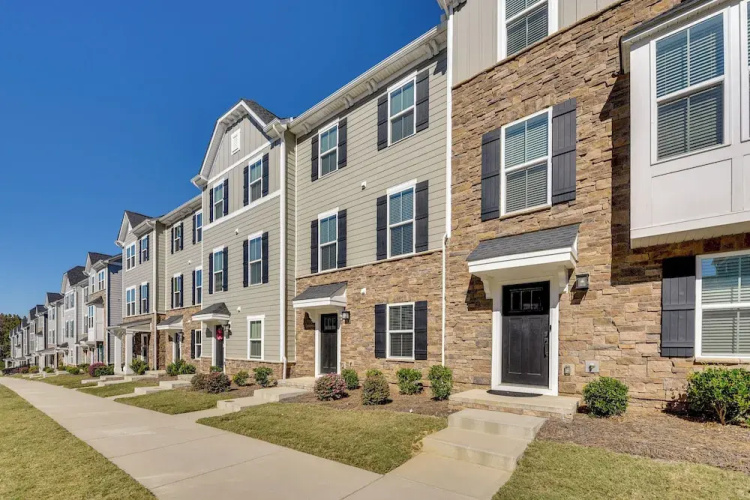 Room to Work + Relax! Spacious Unit Near Charlotte