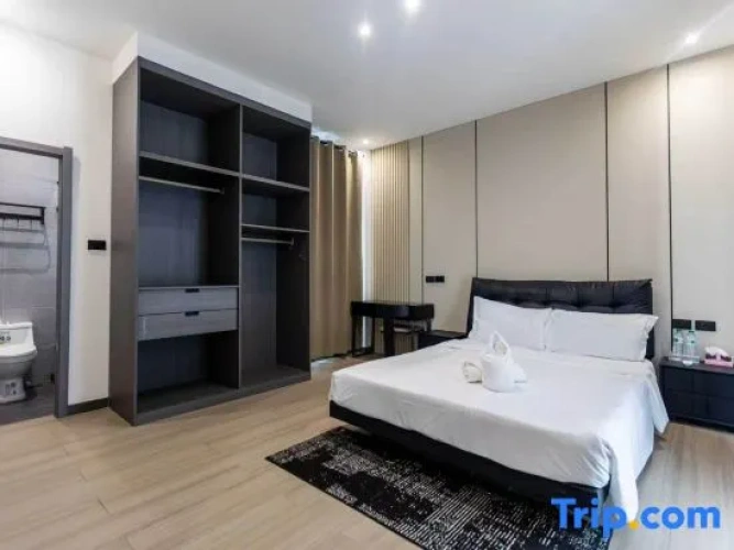 5 Bedrooms Villa
