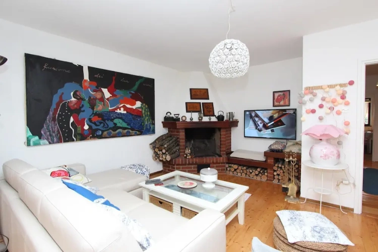 2 Bedrooms Comfort Basement Apartment