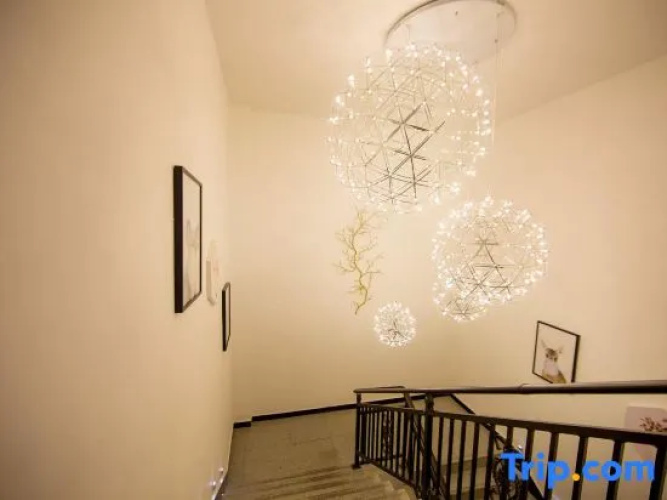 Binjiang Celebrity Holiday Hotel