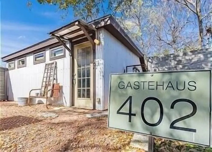 Gausthaus 402 1 Bedroom Cottage By Redawning - Fredericksburg, TX