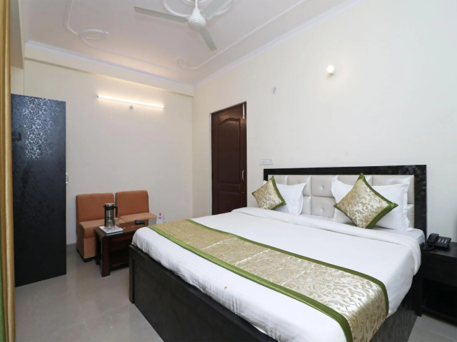 OYO 18375 Jd Palace