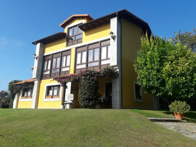 4 Bedrooms Cottage