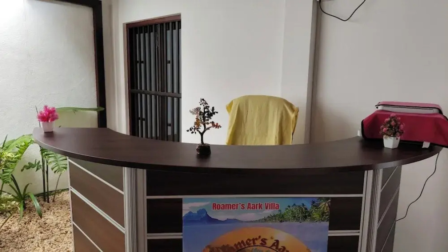 Roamer's ark villa