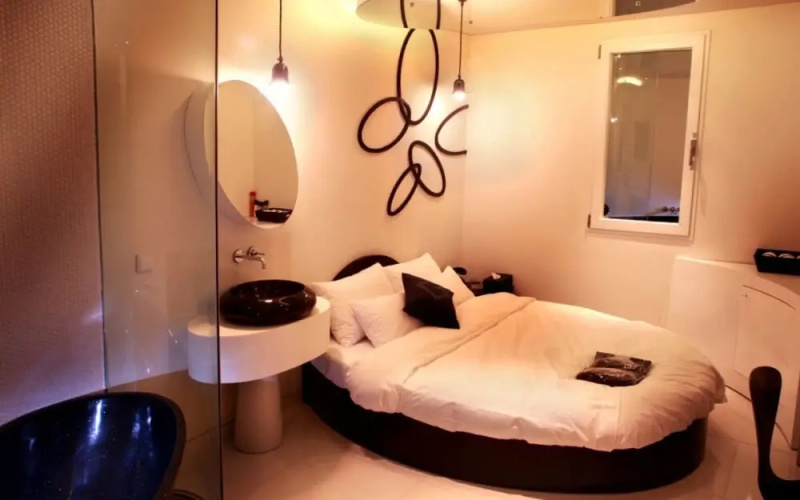 Hotel Galaxy Tour