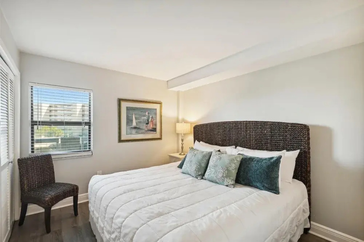Inlet Reef 210 2 Bedroom Condo by RedAwning