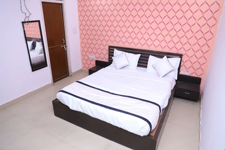 Hotel Axiom Prime