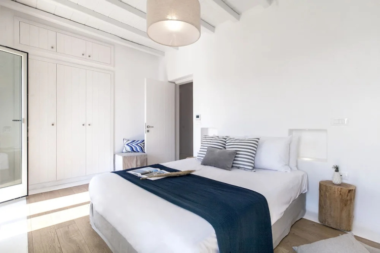 Breathtaking 6Bed villa in Platis Gialos