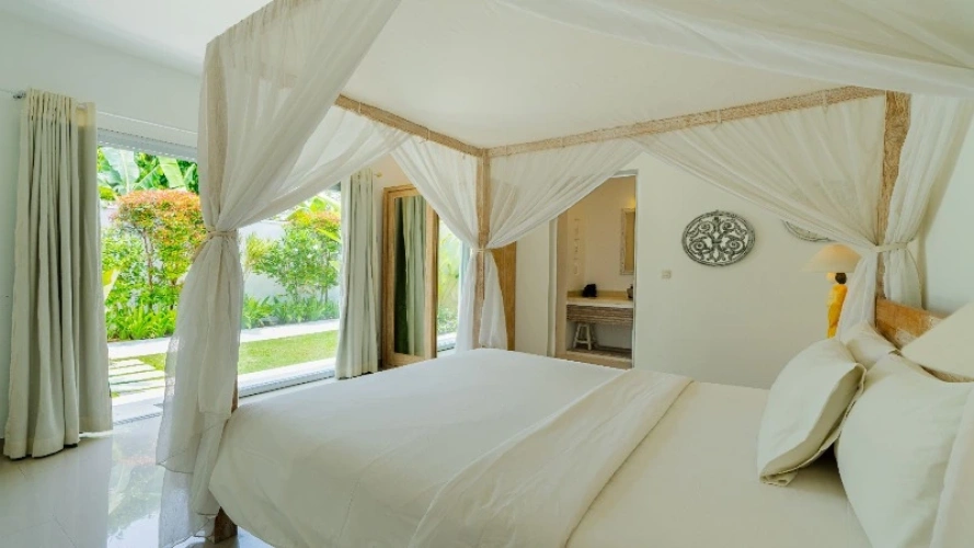 5 Bedrooms Villa