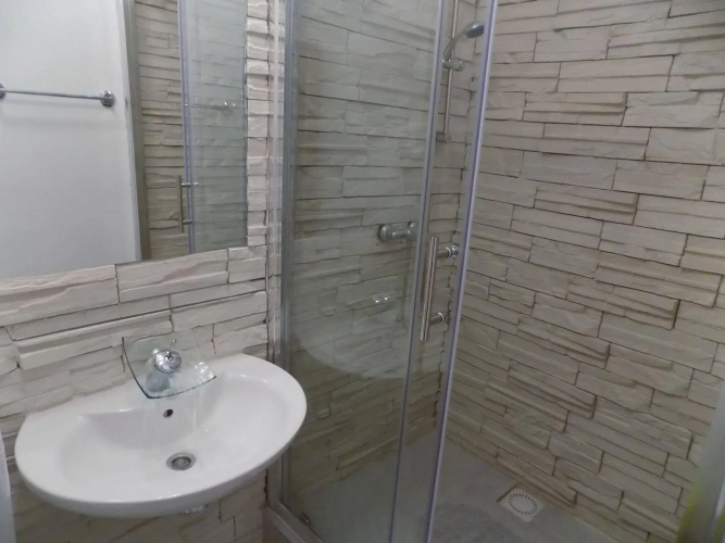 Rooms and apartments Galeb