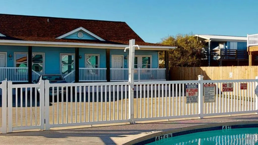 CDR113 Newly Remodeled Condo, 2 Blocks From Beach, Shared Pool