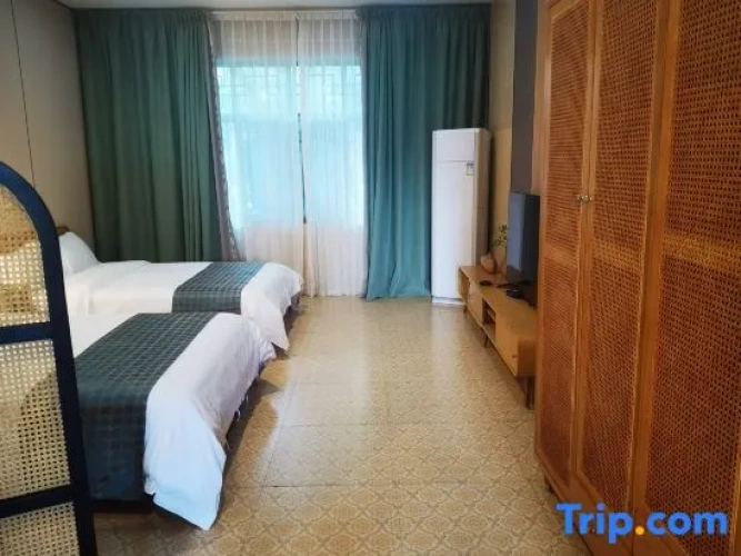 Standard Twin room with river view