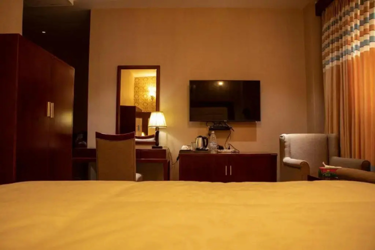 Ratna Hotel