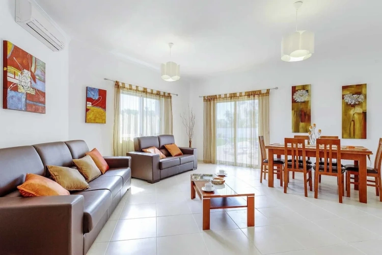 3 Bedrooms Villa