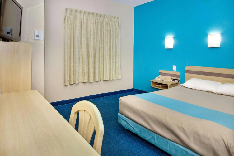 Motel 6 Peterborough, ON