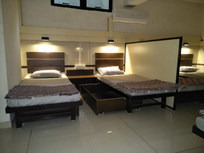 night-halt dormitory