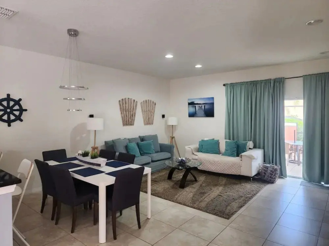 Charming 3BR Retreat Jacuzzi Comfort for 6