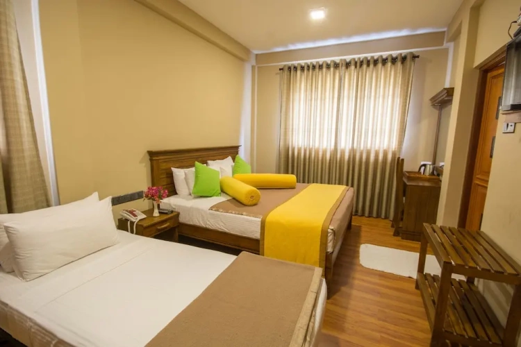 Standard Triple room