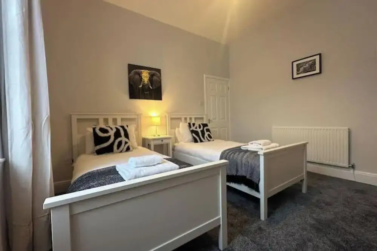Apartment - Sleeps 3 - Pet Friendly - Parking