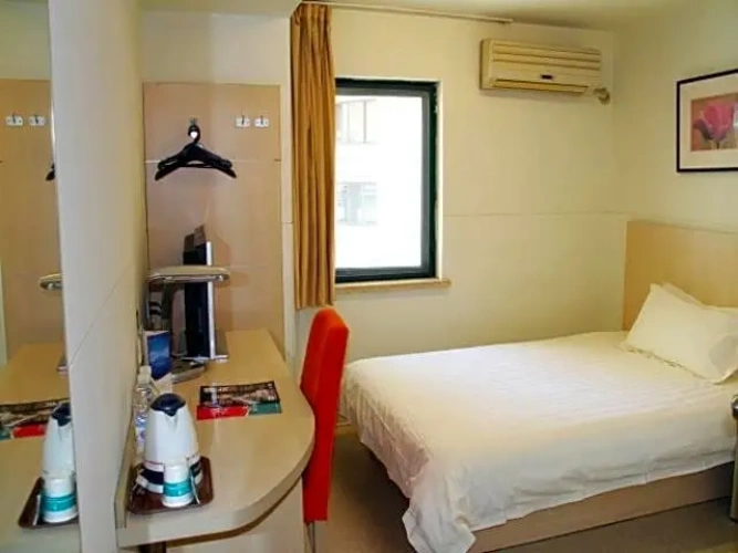 Standard Twin room with view