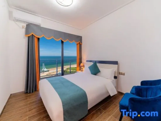 4 Bedrooms Attic Suite with sea view