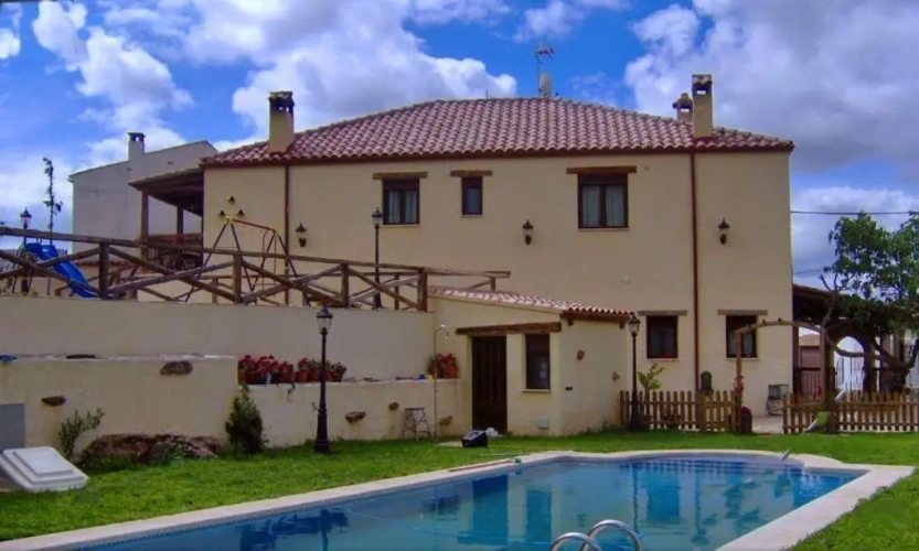 2 Bedrooms Cottage