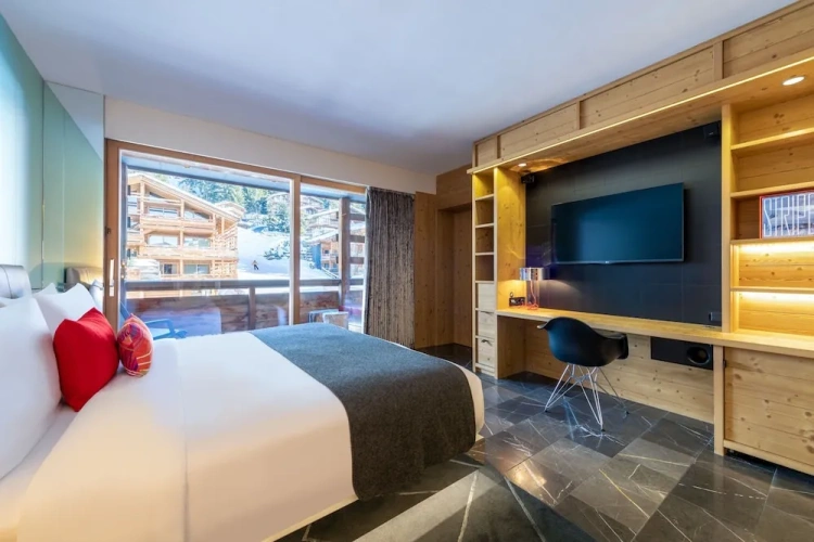Superior Double room with balcony and with mountain view