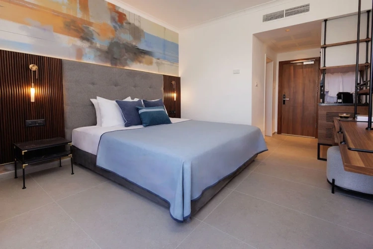 Premier room