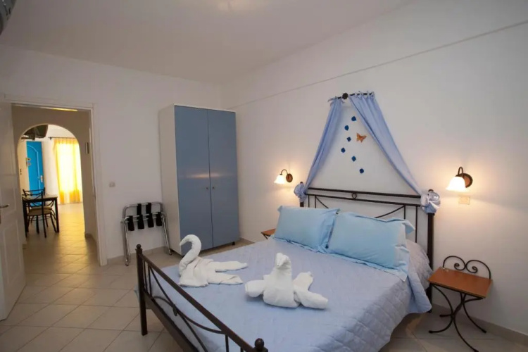 Dafnis Studios & Apartments