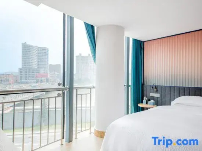 Yanji ShiZi Hotel