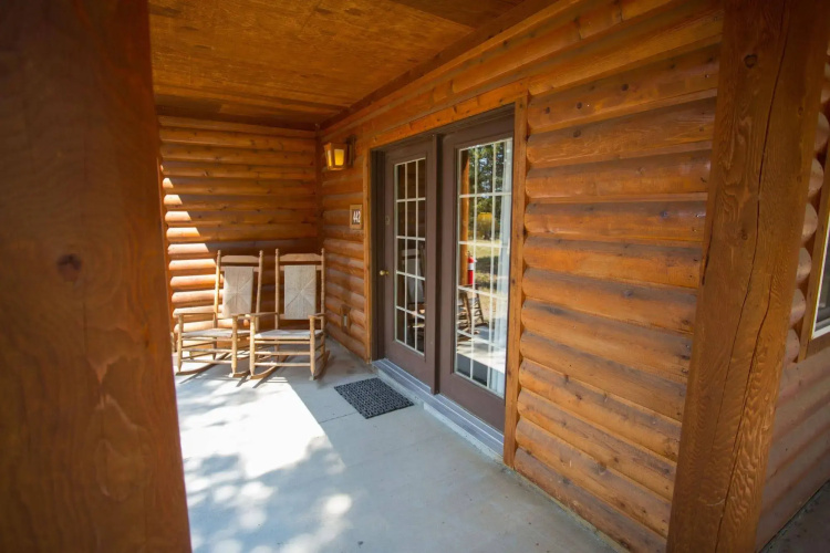 Headwaters Lodge & Cabins at Flagg Ranch