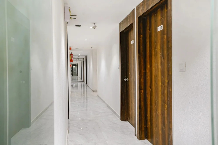 Fabhotel Rose Palace
