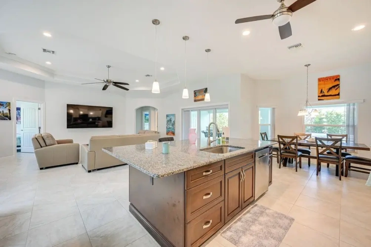 4 Bedrooms Cottage