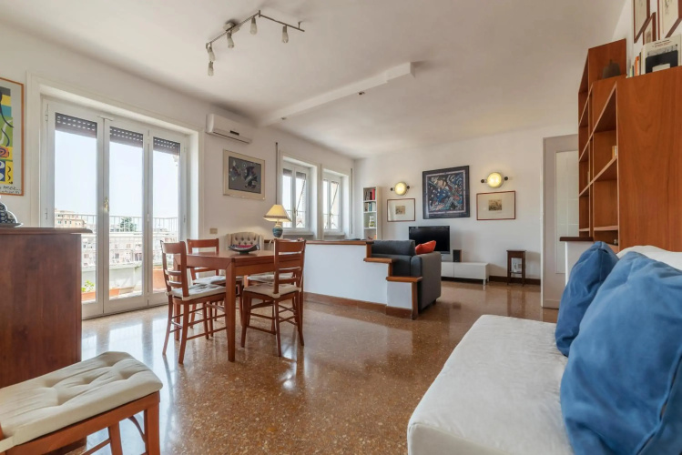 Roomy and Bright Apartment with Terrace