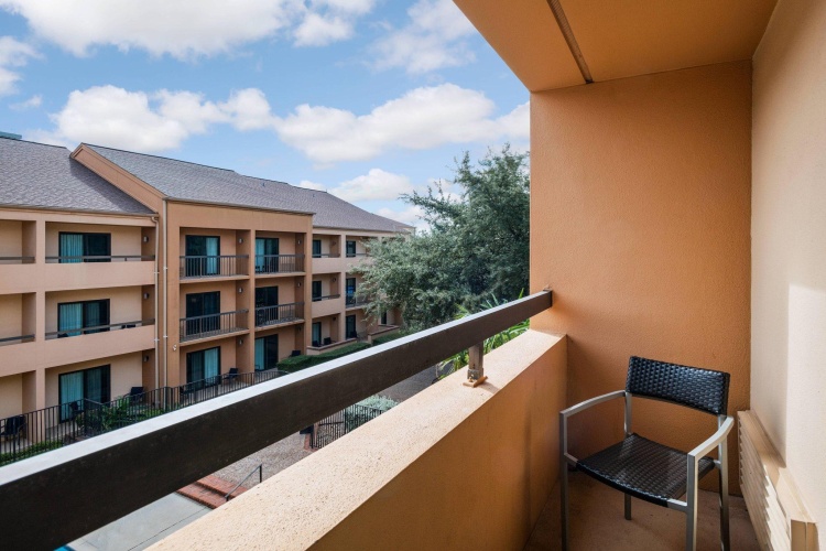 Standard Double room with balcony and with courtyard view