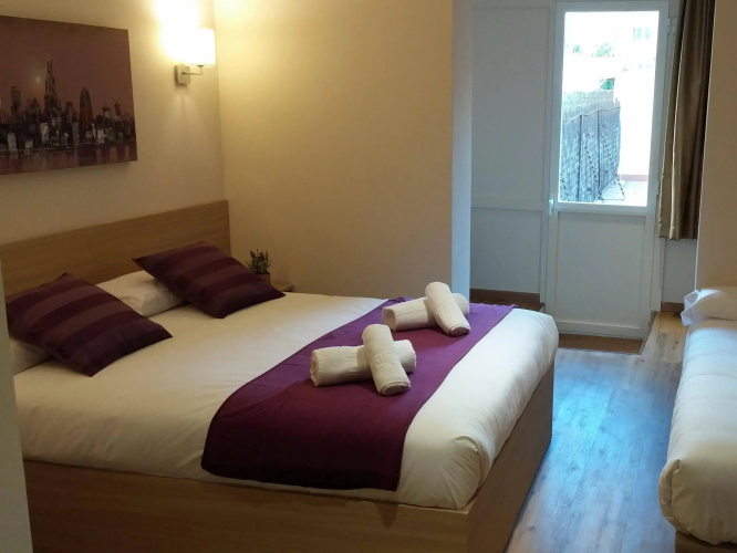 Hostal Barcelona Travel