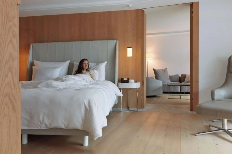 1 Bedroom Suite with balcony and with mountain view