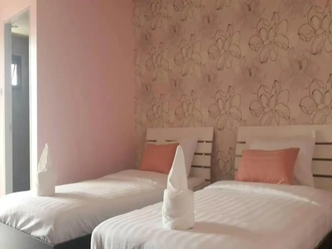Standard Twin room with balcony
