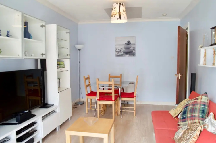 2 Bedroom Edinburgh Flat With Castle Views