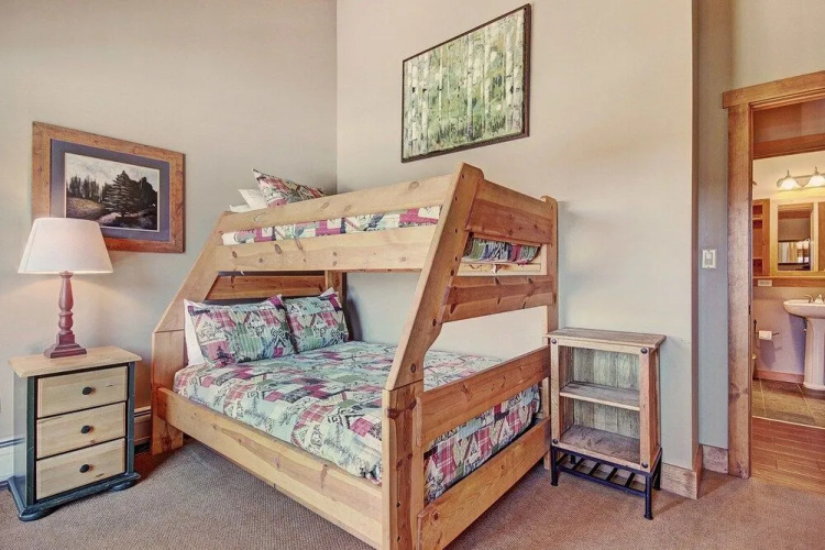 2317 Red Hawk Lodge by RedAwning