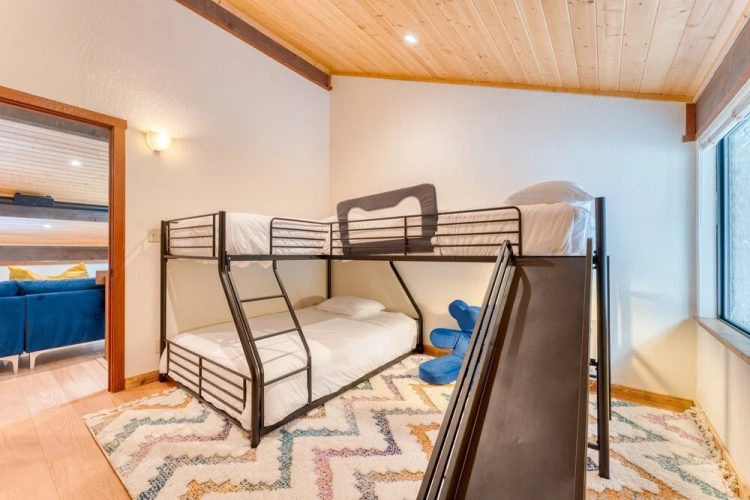 4 Bedrooms Cottage